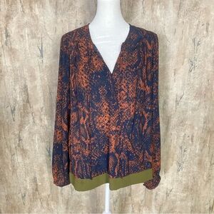 CABI Snake Print Neck Tie Blouse Top #101 Medium Surplice Boho Tassel EUC